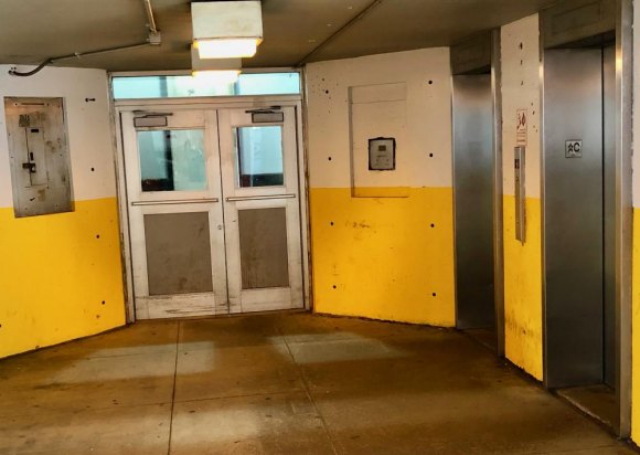 We can do better than this: RIOC's Disgraceful Neglect of Motorgate Public Space Motorgate Atrium elevator lobby, a study in filth and poor taste. Mustard yellow halfway up the wall? Why? Imagine this as a visitor's first impression.